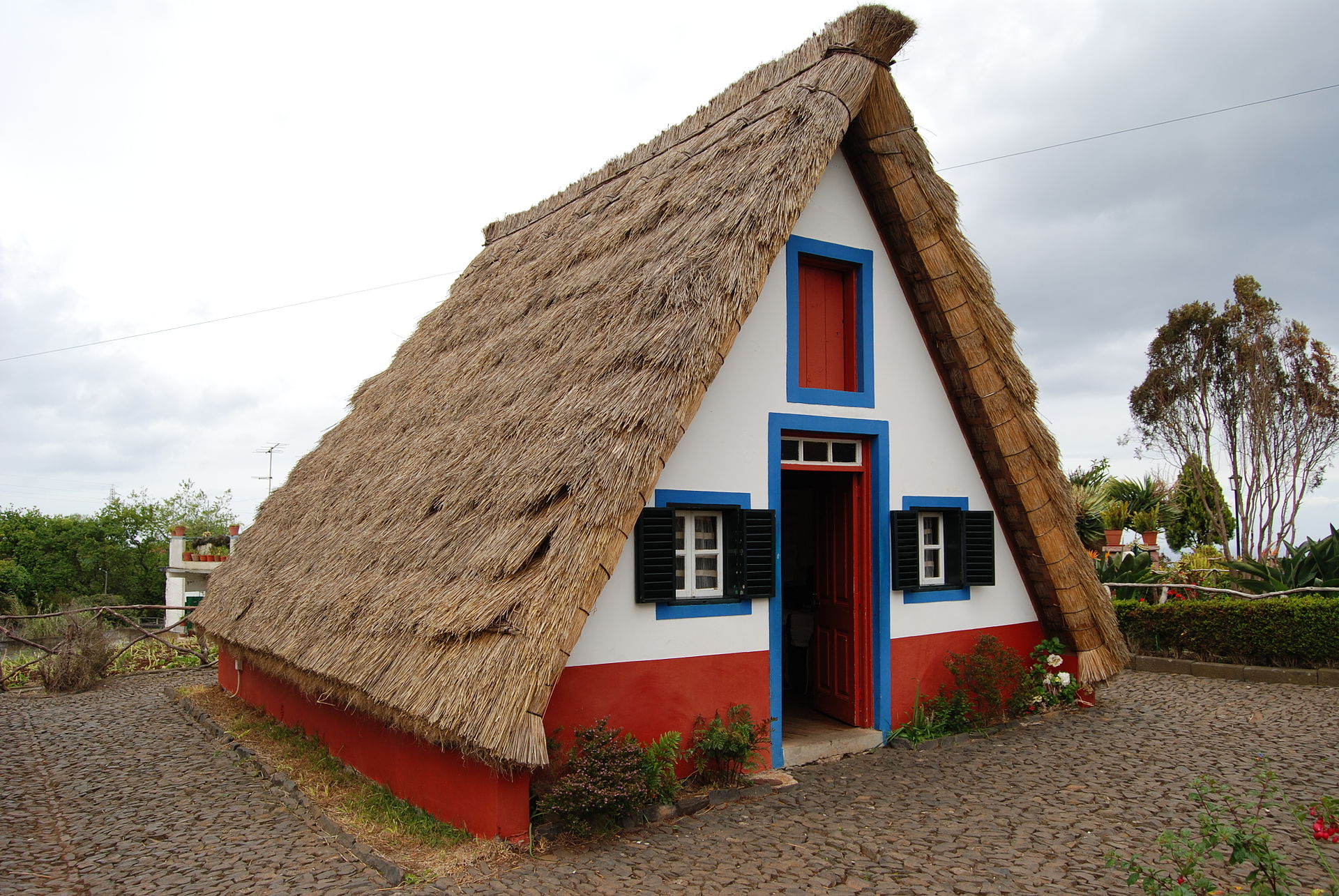 So Triangle Houses Are Cool Photo Gallery Clutter Magazine