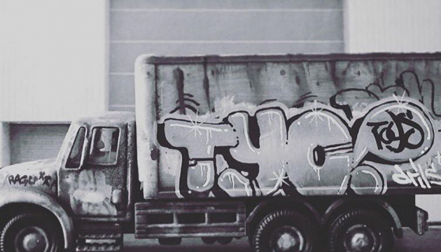 Custom TYO Graffiti Truck by DrilOne