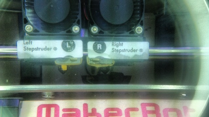Makerbot Replicator Dual 3D Printer Clutter Magazine