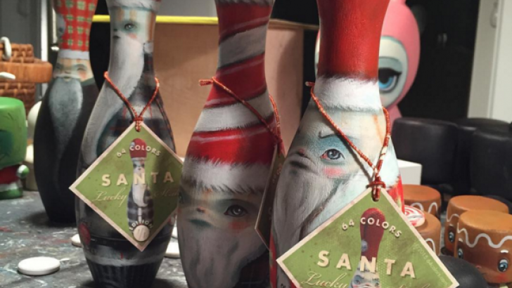 64 Colors Lucky Strike Santas