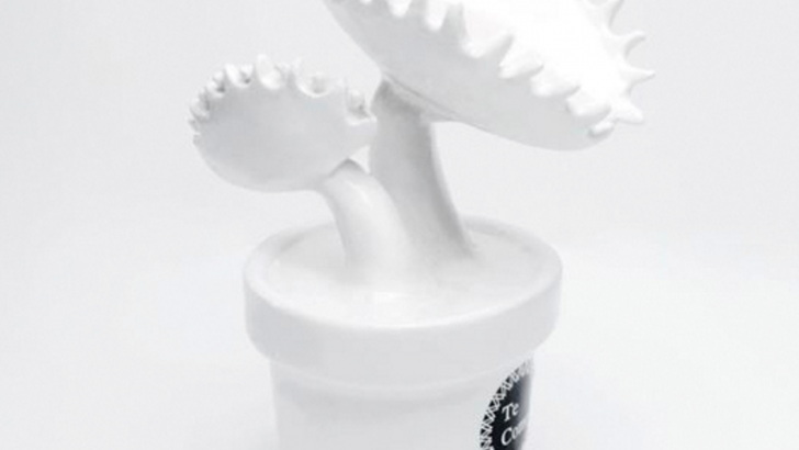 Te Como Ceramic Venus Fly Trap Sculpture by Fer de Ana