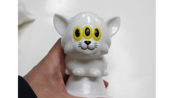 Calm Cat Sofubi by Art Junkie & One up.